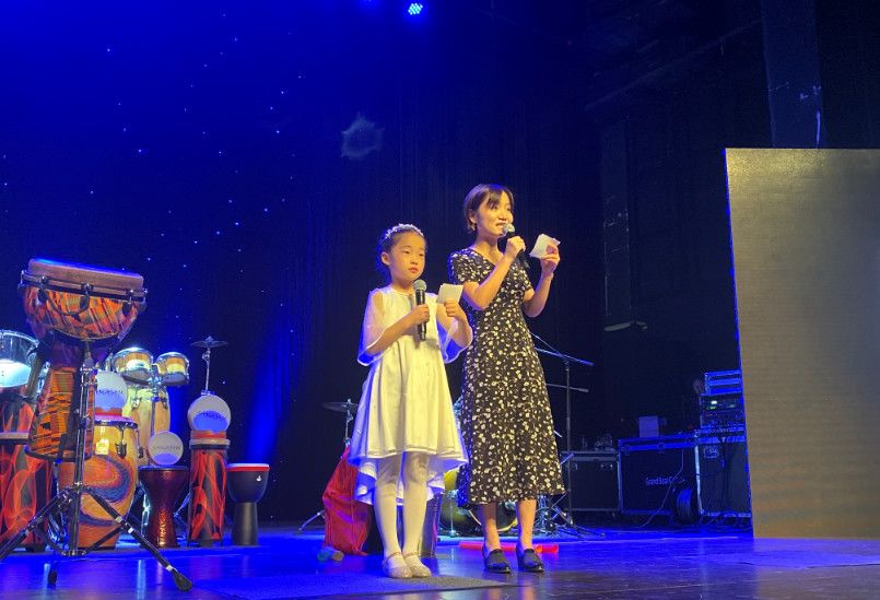 小问号悦读馆的刘宸逸小朋友，作为音乐亲子剧《你是演奏家2》的特约主持人，华丽登场。